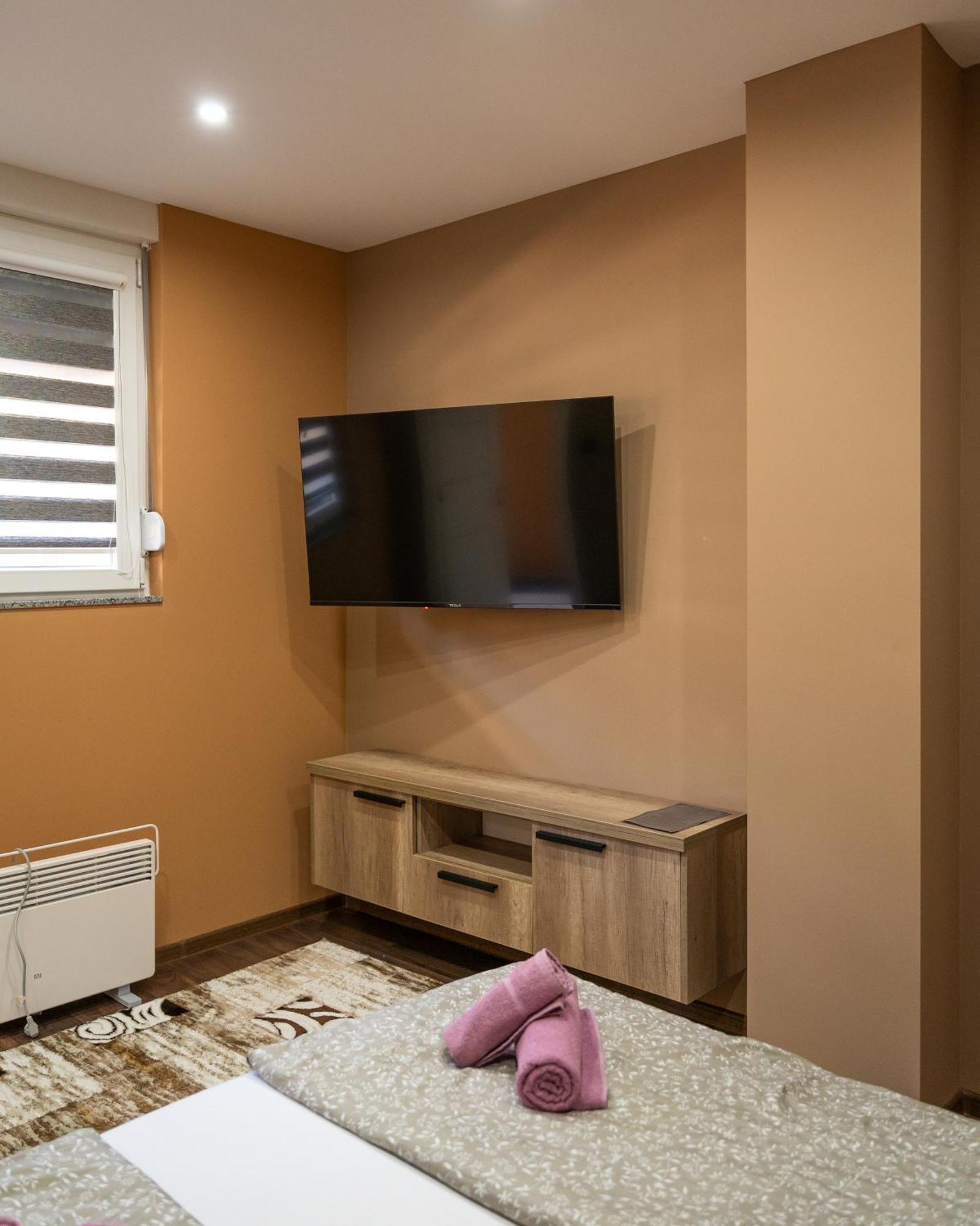 Ema, Asja, Eda Apartments 泽尼察 外观 照片