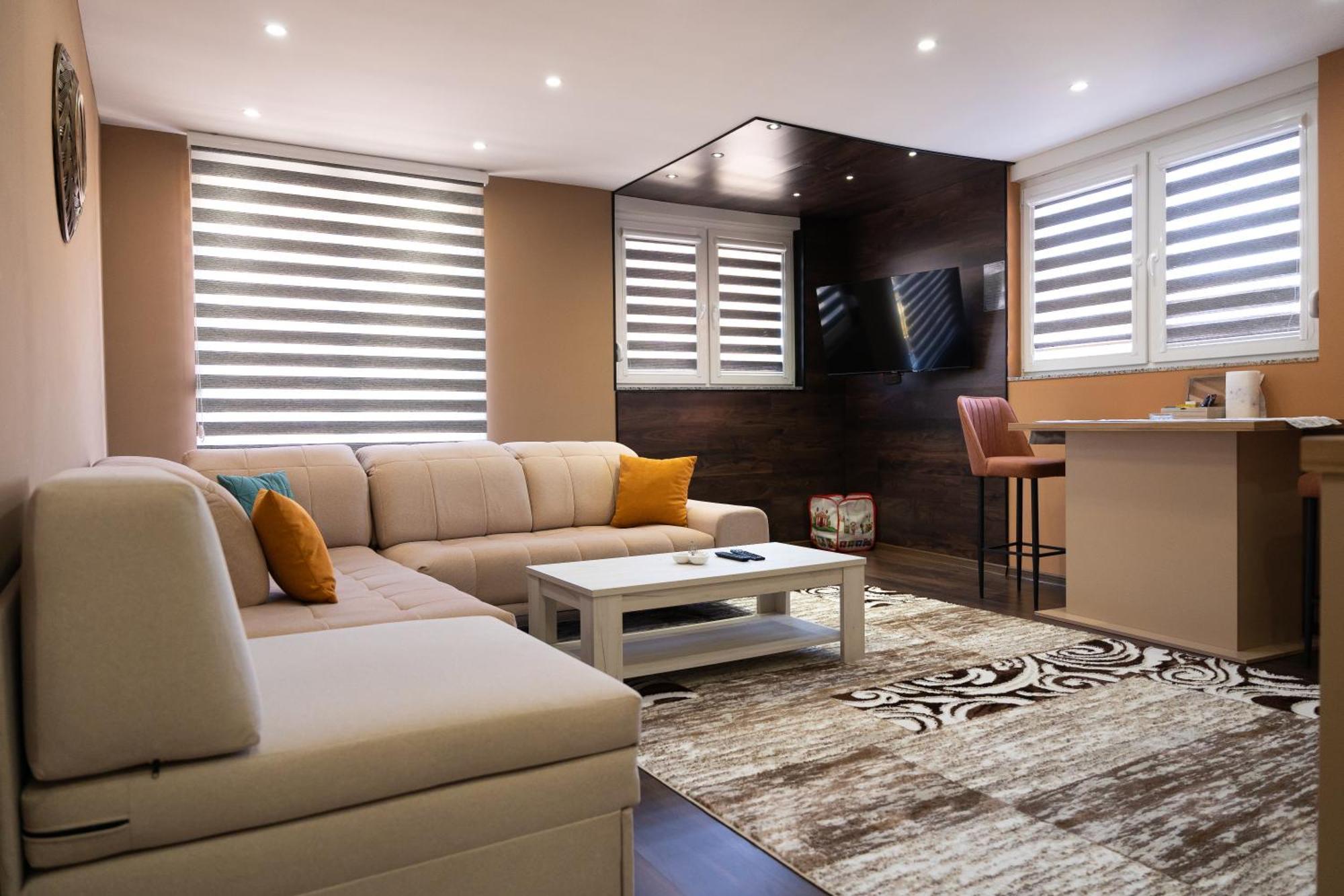 Ema, Asja, Eda Apartments 泽尼察 外观 照片